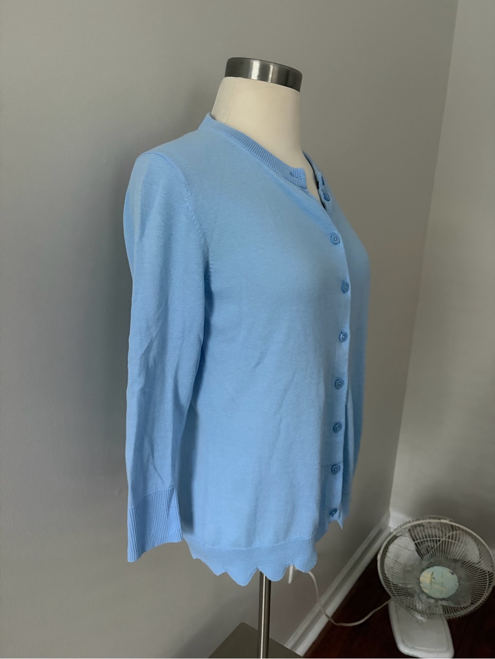 crown & ivy Light Blue Scallop-Hem Button Cardigan S Southern Prep - Picture 3 of 9